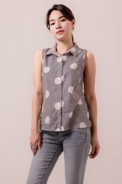 Yolla Sleeveless Collared Top 125