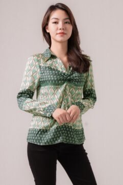 Peggy Front Twist Top 82370