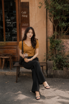 Aruna Scalloped V-Neck Top 526190